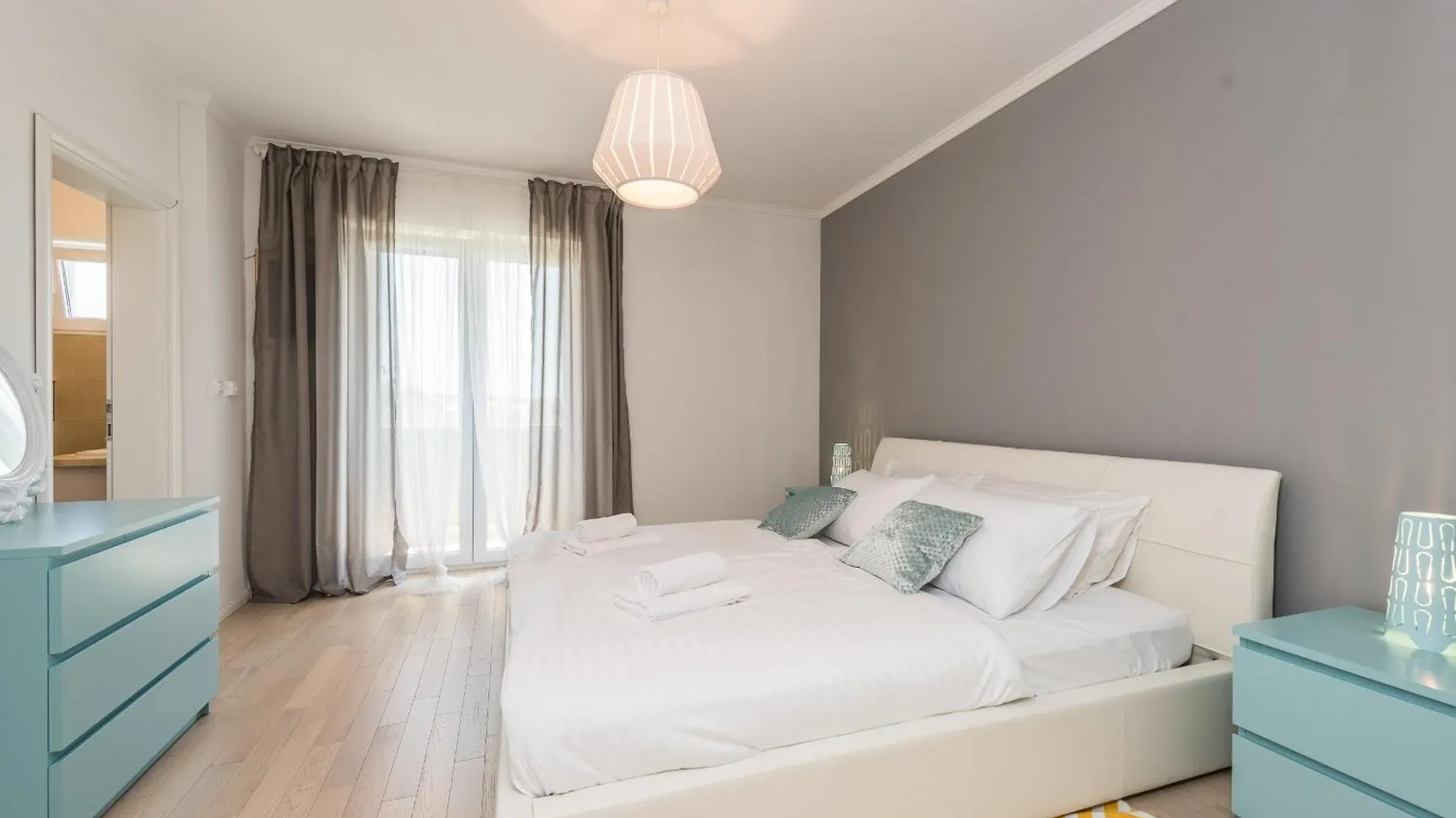 Villa Field Hill With Swimming Pool And Tennis Court Poljica