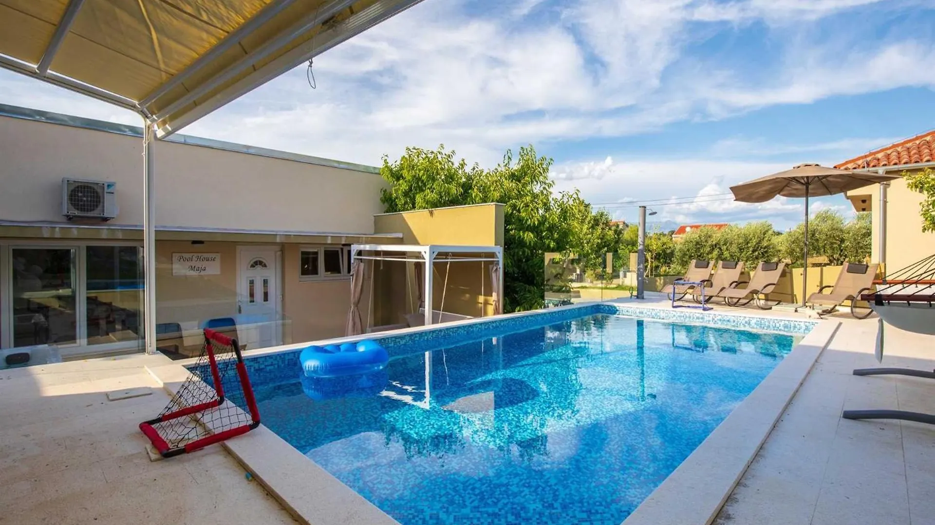Villa Field Hill With Swimming Pool And Tennis Court Poljica