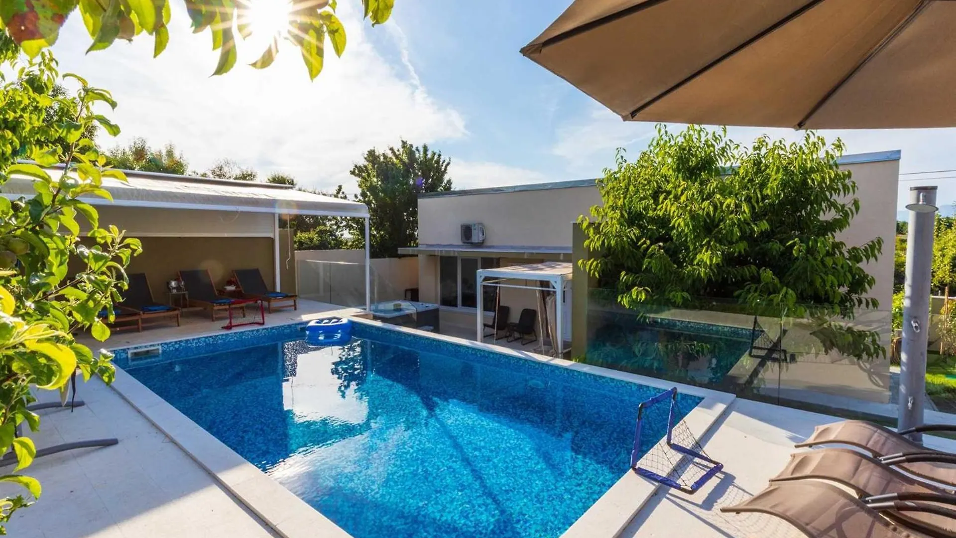 Villa Field Hill With Swimming Pool And Tennis Court Poljica  Poljica (Zadar)