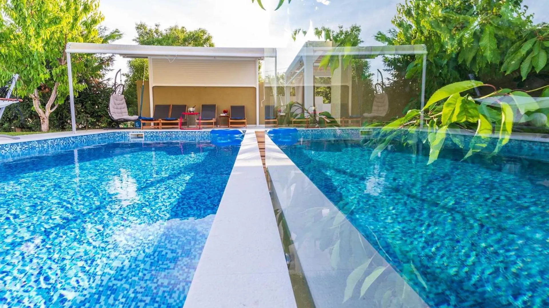Villa Field Hill With Swimming Pool And Tennis Court Poljica