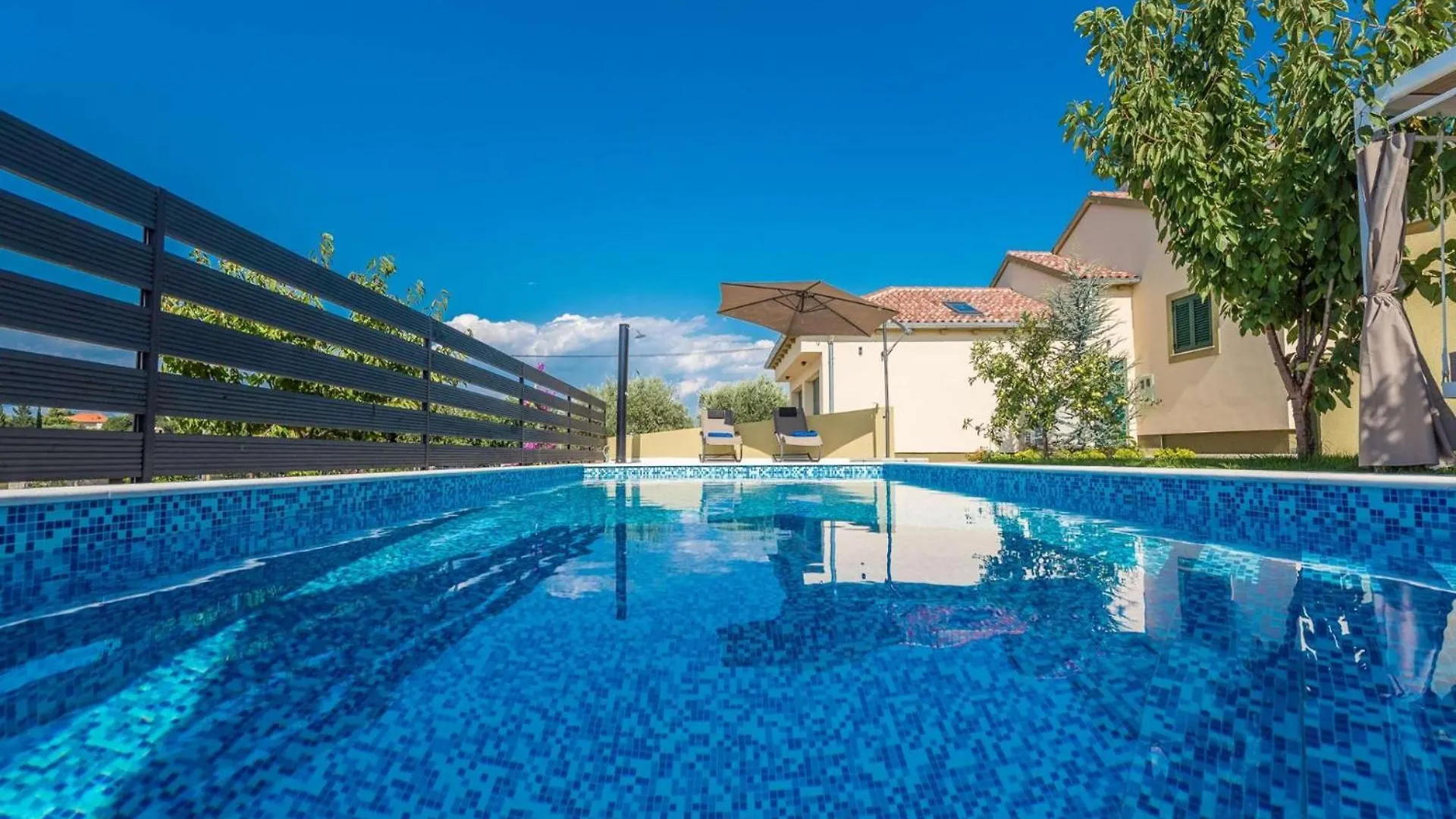 Villa Field Hill With Swimming Pool And Tennis Court Poljica (Zadar)