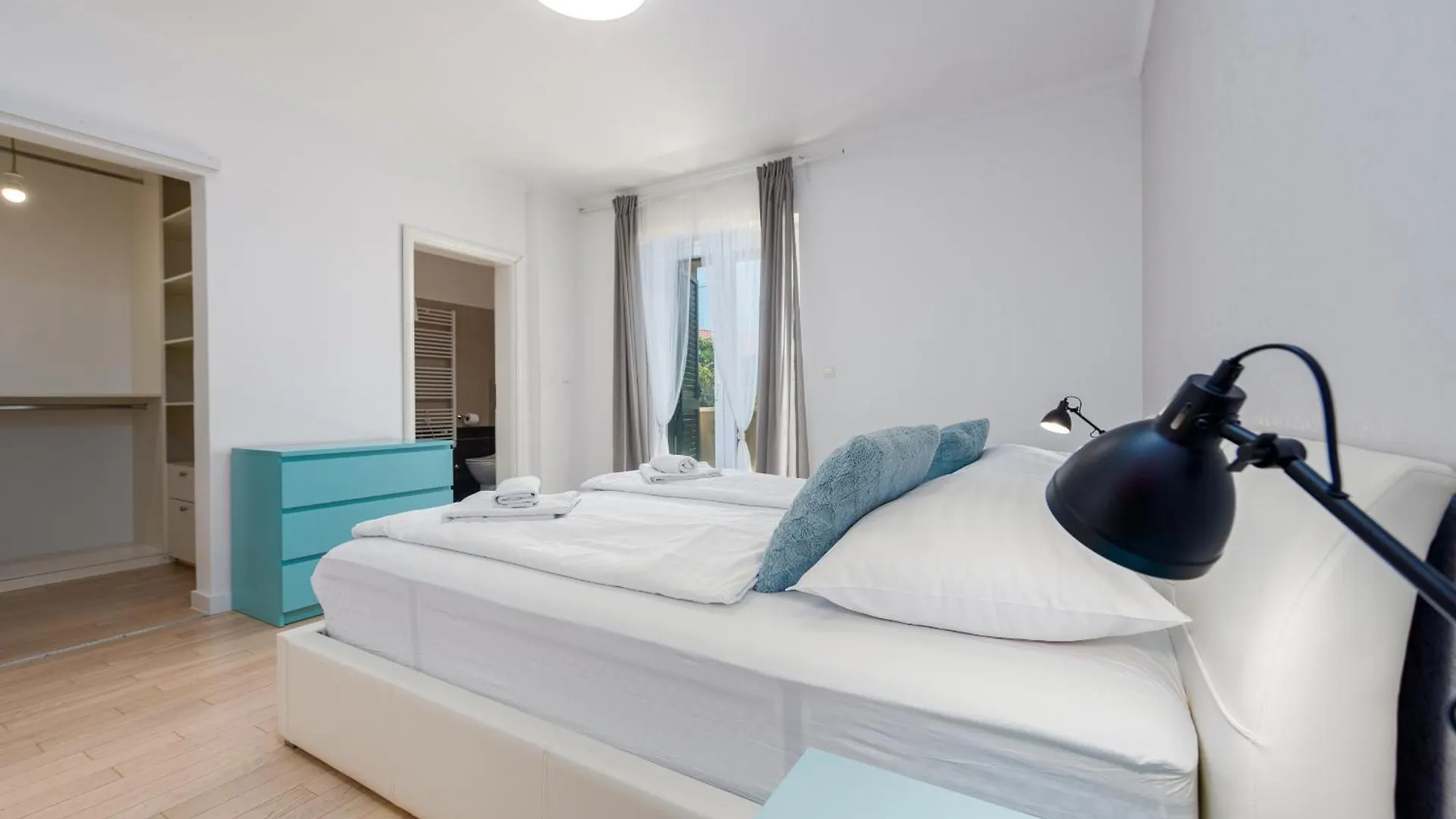 Villa Field Hill With Swimming Pool And Tennis Court  Poljica (Zadar)