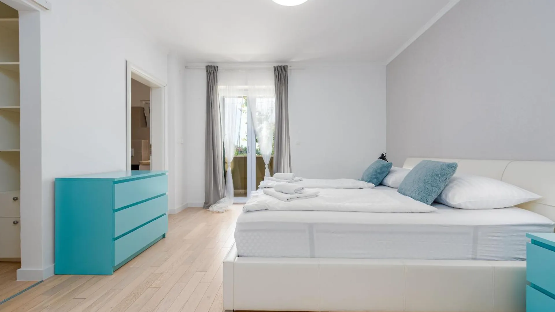 Villa Field Hill With Swimming Pool And Tennis Court 0*, Poljica (Zadar)