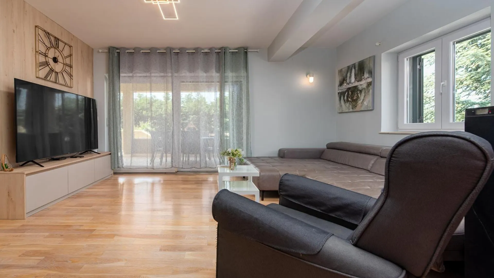 Villa Field Hill With Swimming Pool And Tennis Court  Poljica (Zadar)